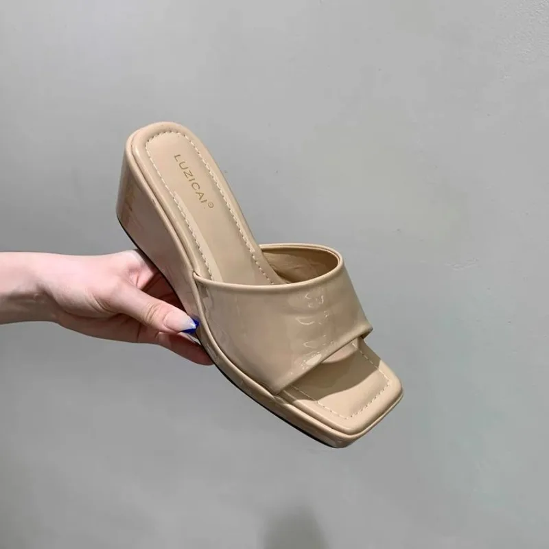 2026 Spring and Autumn New Style Slimming Slope Heel Korean Version Bare Toe Flip Flops Cool Slippers Sandals