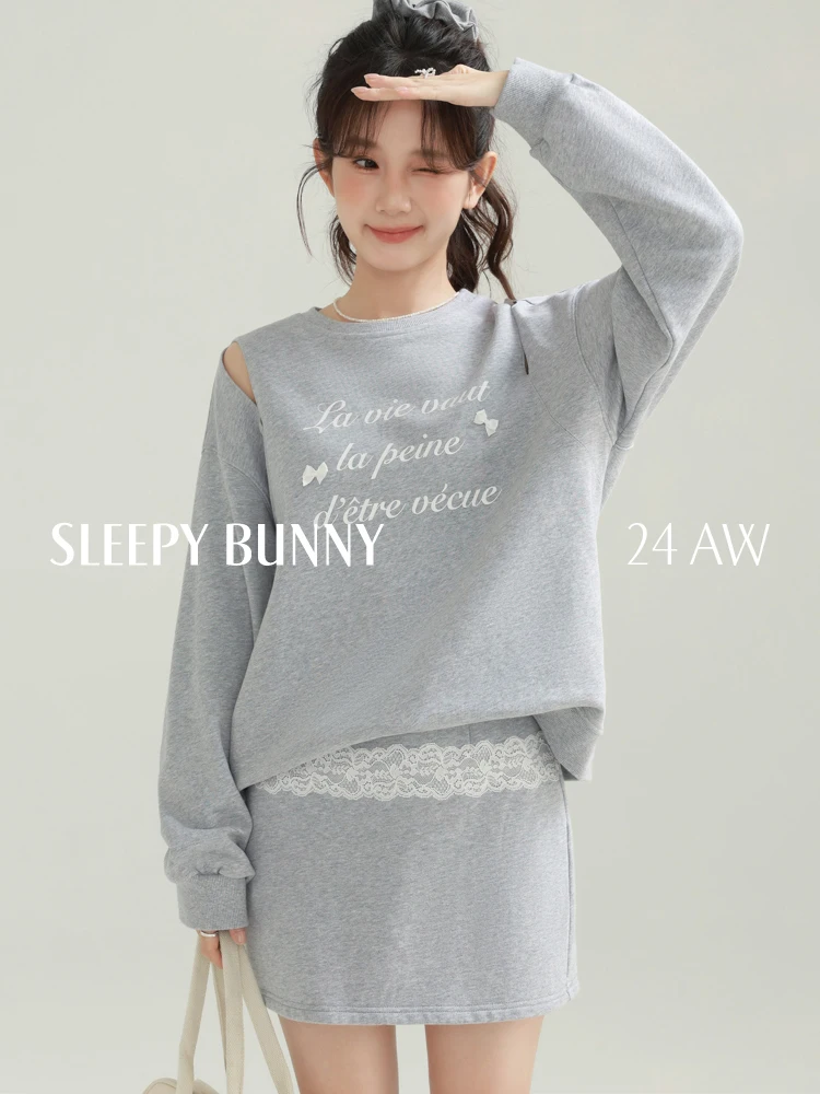 French Letter Print Oversized Pullover Sweatshirt with Lace Detail – Cozy, Warm, Stylish Design for a Chic Streetwear Look