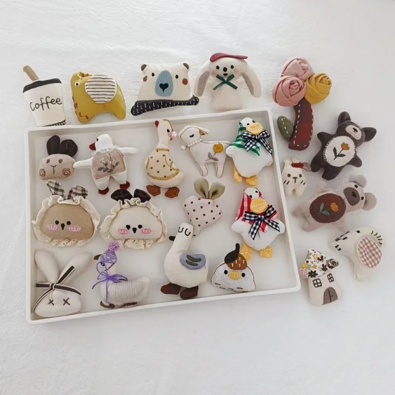 Brooch Forest Style Cute Cartoon Animal Pin Mixed Material Mini Lightweight Assorted Hue Creative Autumn Winter Kids Party Use