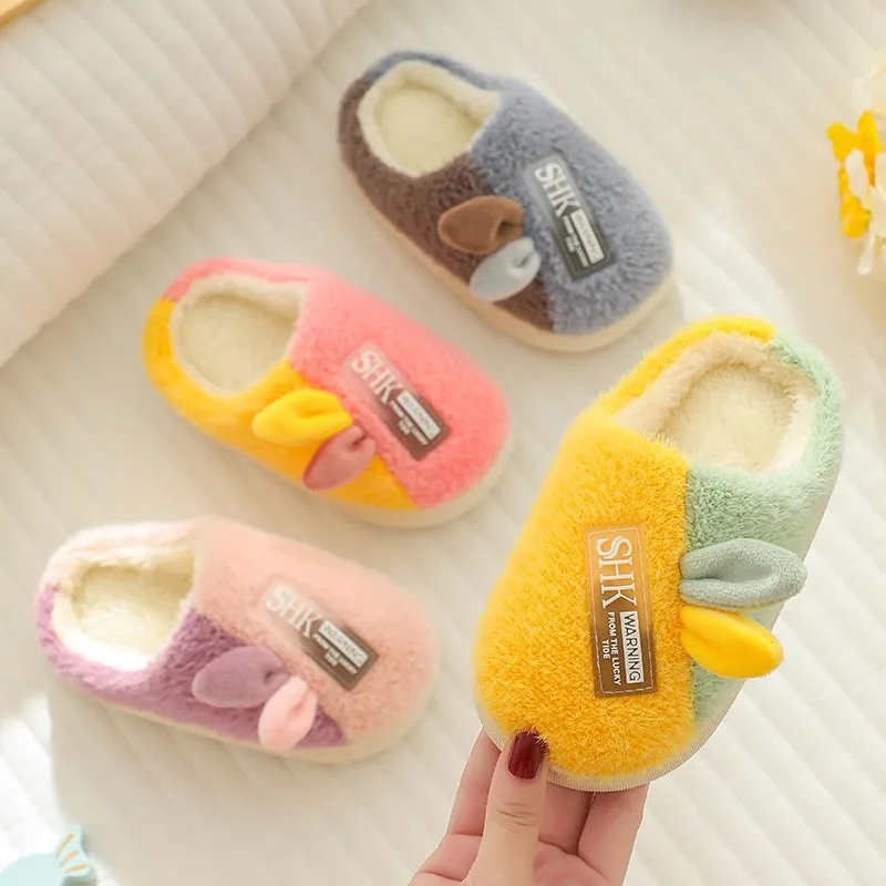 Children\'s cotton slippers parent-child shoes with thick velvet and soft sole cartoon boy and girl children\'s woolen slippers