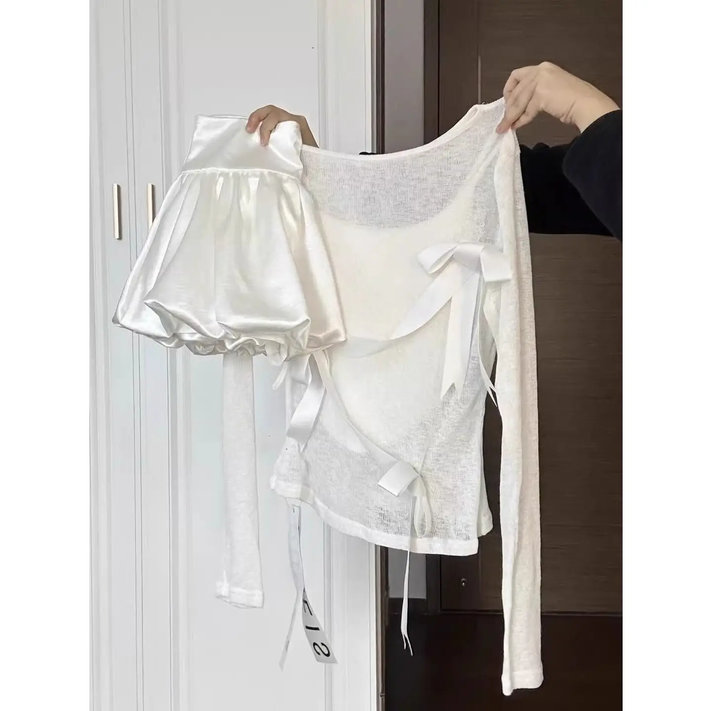

2025 New Korean Patchwork Bow Sunscreen T-Shirts Two-piece Suit Female Sweet Irregular Solid Color O-neck Pleated Skirt Sets