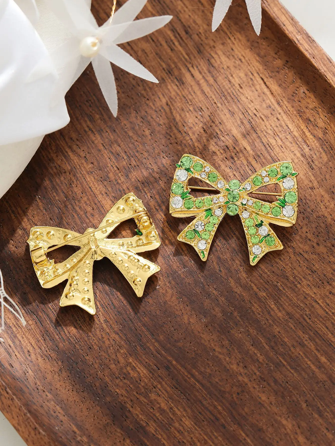Cross border elegant fixed clothing suit rhinestone jewelry, bow brooch high-end sense niche wholesale high-end brooch women
