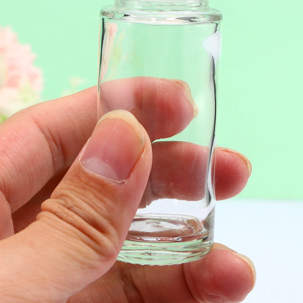 

4Pcs Essential Oil Bottles Roll-on Black Transparent Refillable Leak-Proof Portable Empty Small Sample Bottles for Travel Use