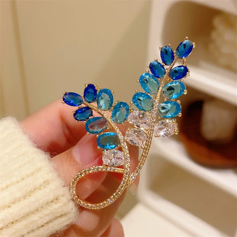 

Blue Brooches For Women Special Plant Flower Design Gold Plated Fashion Accessories Fine Jewelry Party Gift