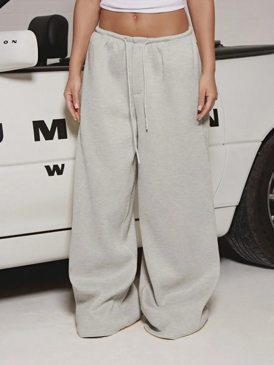 

Женские широкие брюки свободного кроя с завязками на талии - мягкие, серого цвета