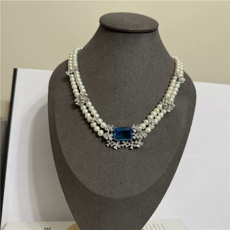 collier-ras-du-cou-double-rangs-en-perles-d'eau-douce-naturelles