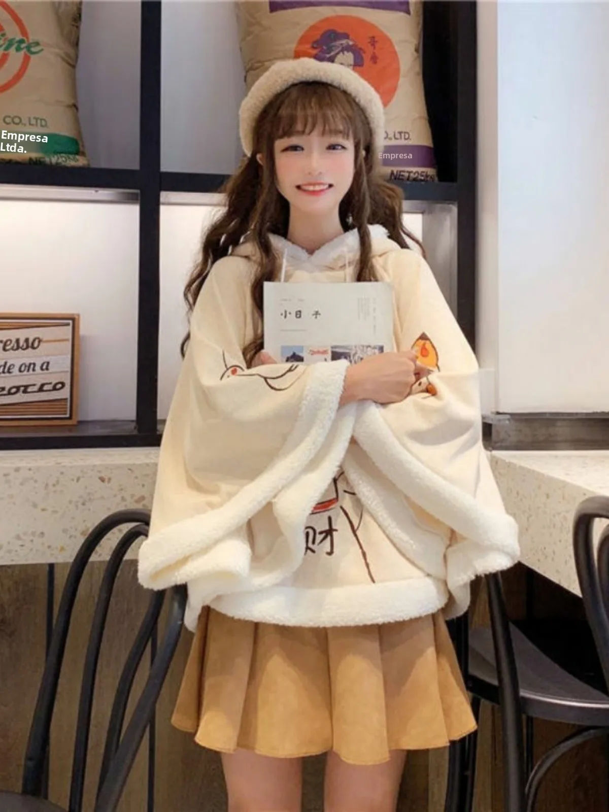 かわいい猫耳フリース裏地付き厚手学生ジャケット女性の和風ソフトガールフード付き暖かいマントショルダーラップ襟ピン