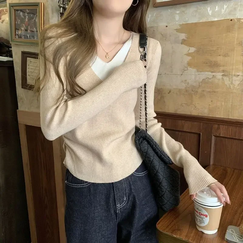 Design SensibilityV Neck Two-Piece Illusion Knitted Top Sweater Women's Autumn Winter 2024 New Inner Long Sleeve Base Layer Top