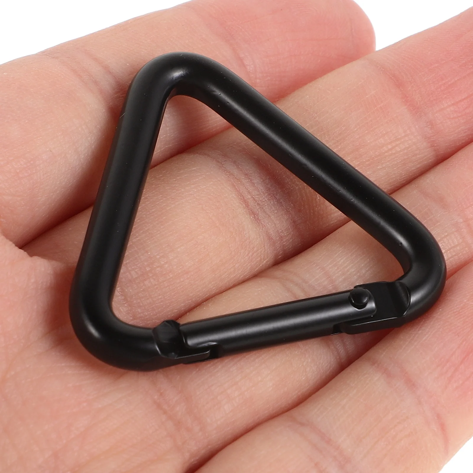 Рисунок 6 - черные алюминиевые треугольные зажимы-карабины