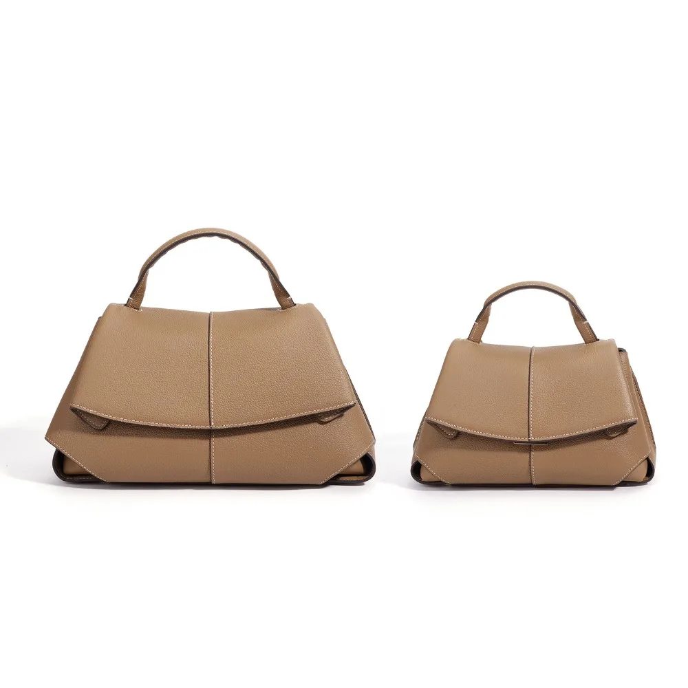 2026 Premium Princess Temperament Commuter Niche Simple Messenger Bag Pleated Texture Unique Casual Fashion Simple Size Leather