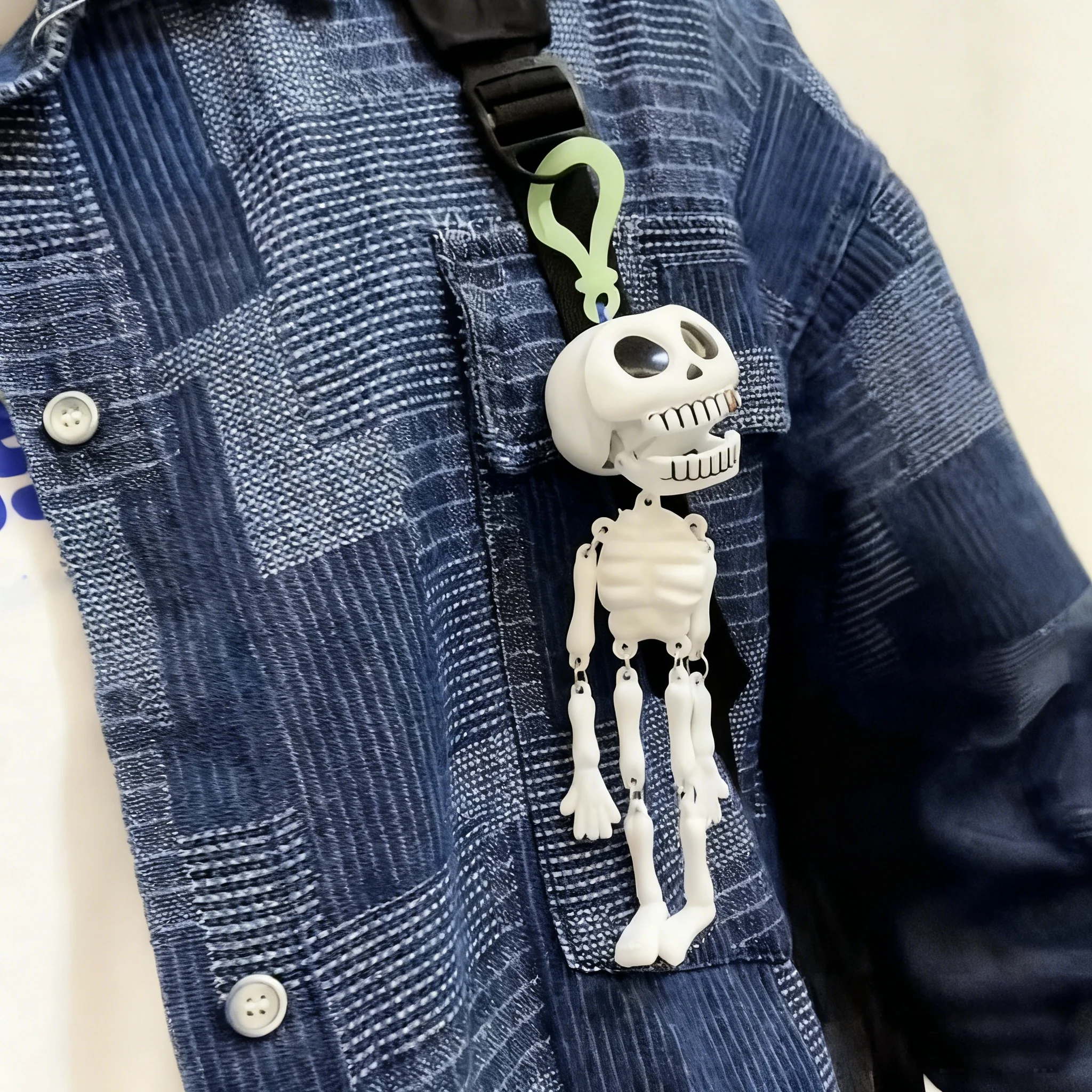 Funny String Pull Skeleton Head Backpack Keychain Bag Accessory Halloween Toy Gift for Students Cute Trendy Bag Charm Pendant