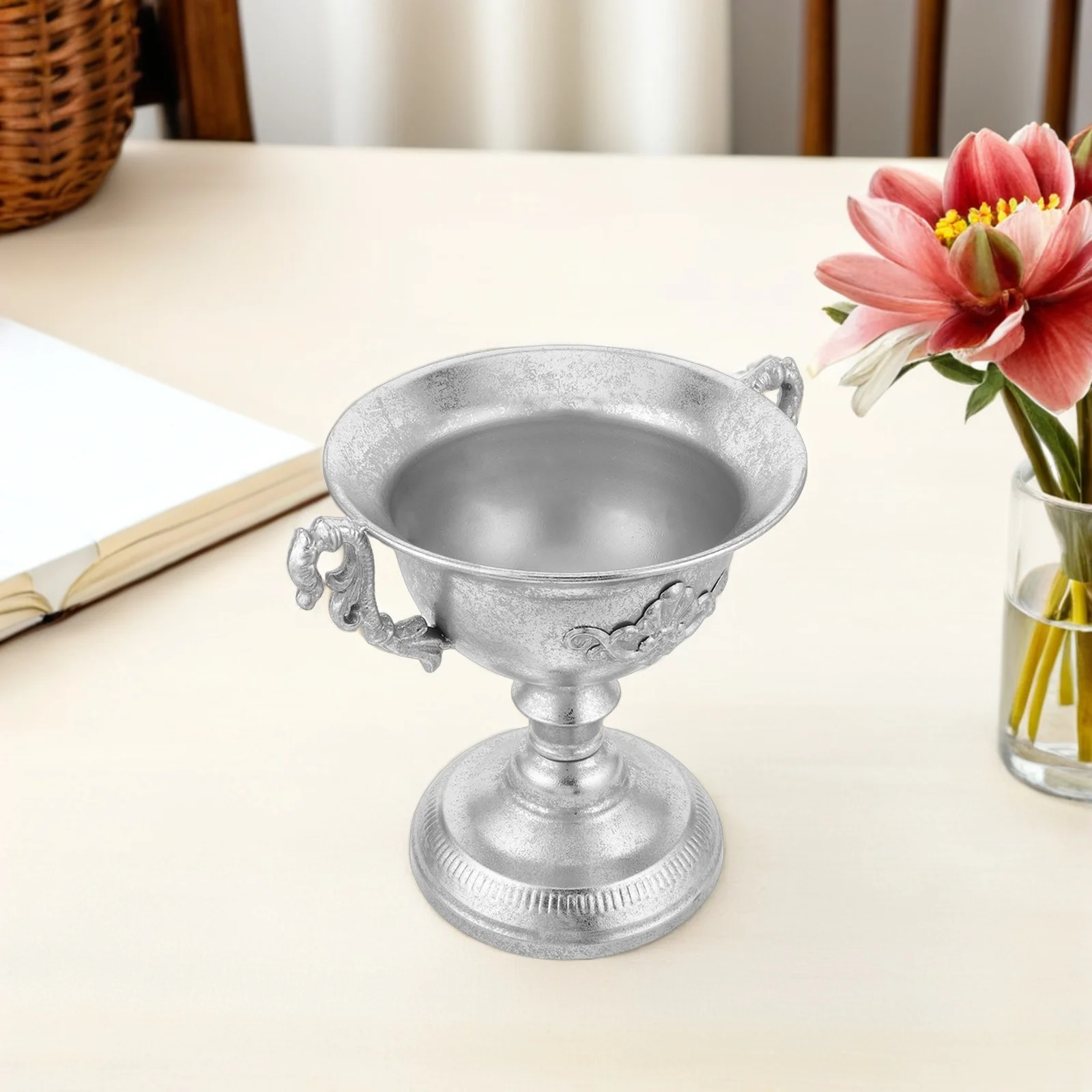 مزهرية معدنية أوروبية عتيقة 10.22X9.04X6.09 "الزعثرة الحديد الفن اناء للزهور لطاولة الطعام ديكور محور الزفاف