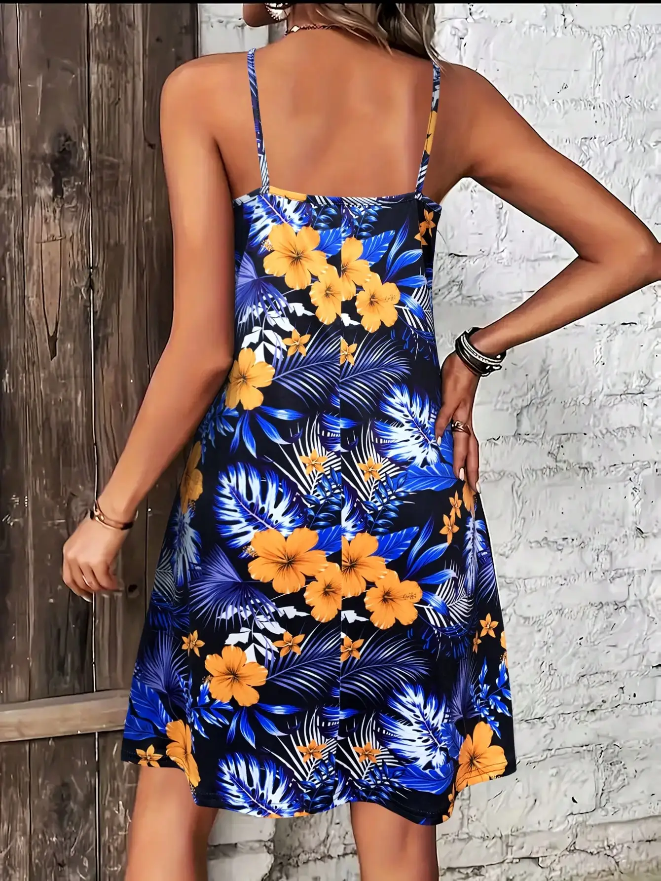Sommerkleid im Urlaubsstil mit V-Ausschnitt und Spaghettiträgern, Camisole-Kleid für Urlaubsoutfits, Boho-Kleider für Damen im Sommer – Detail 14