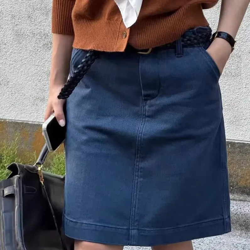 Spódnica damska o kroju litery A, z wysokim stanem, do pracy, elegancka, codzienna, o prostym kroju, w jednolitym kolorze, uniwersalna, model Barnet Eight Milk.