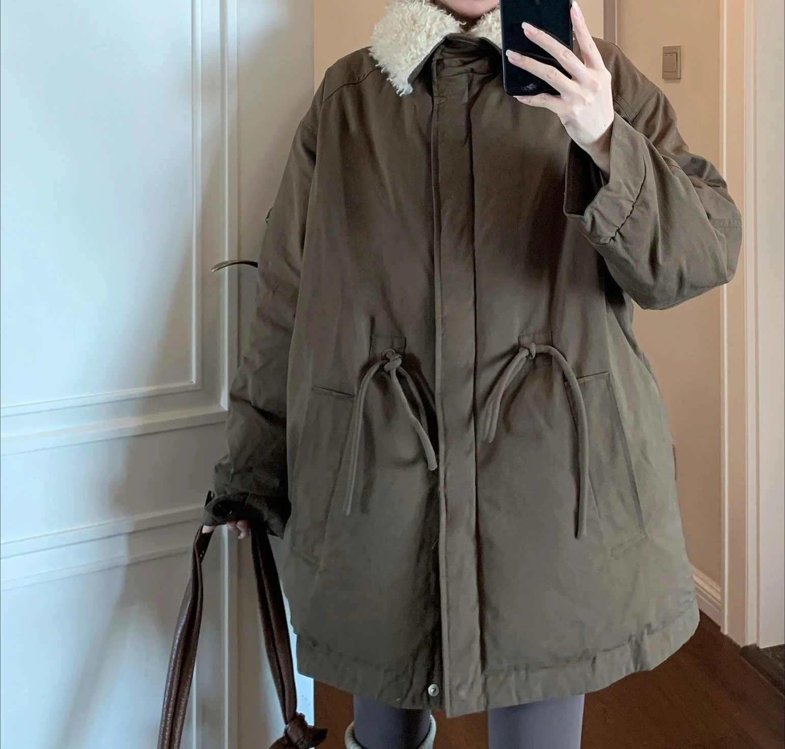 Conjunto de inverno retrô de pele de carneiro de alta classe com gola de pele de carneiro com calor aprimorado