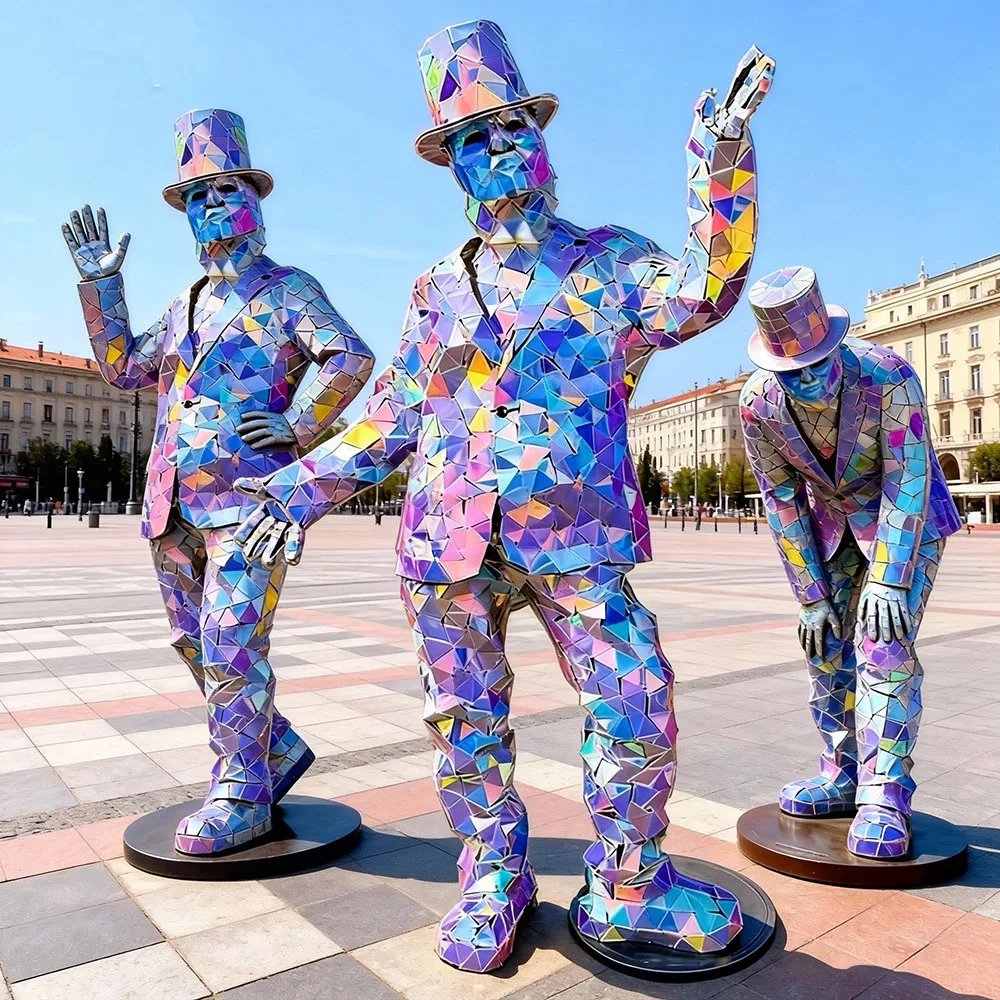 

Костюм с геометрическим зеркальным узором и иризирующей мозаикой: модный наряд для выступлений и косплей-мероприятий