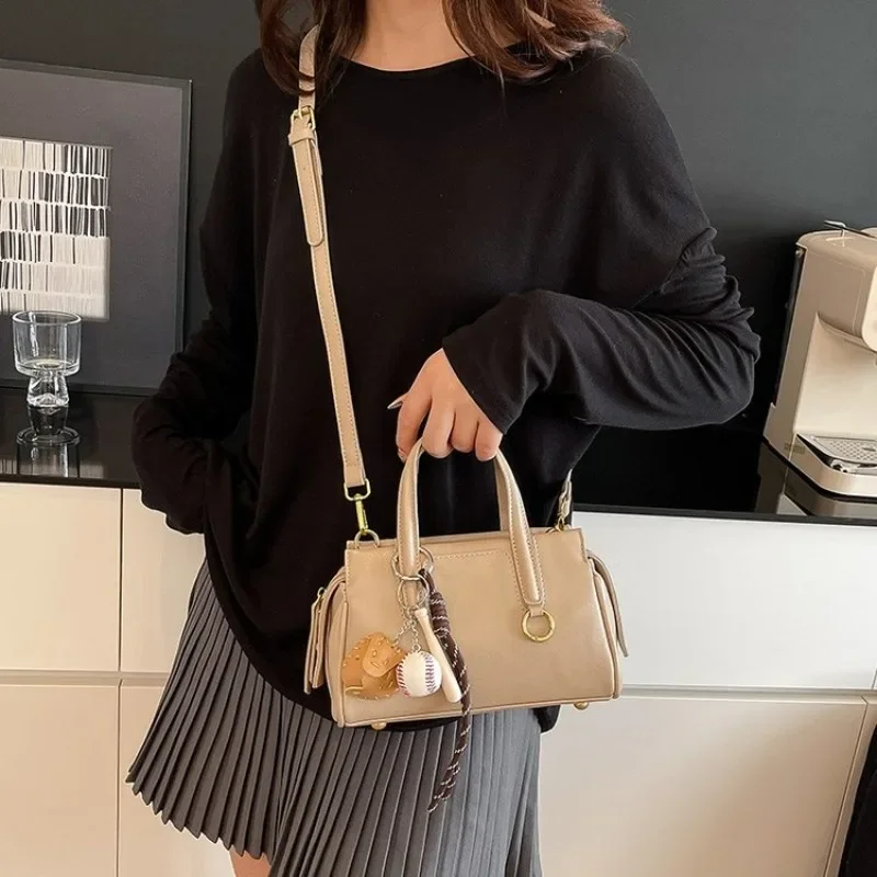

Classic Designer Paris Fashion Large Capacity Women Diaper Bag Elegant Leather Minimalist Leisure Business Everyday Bag