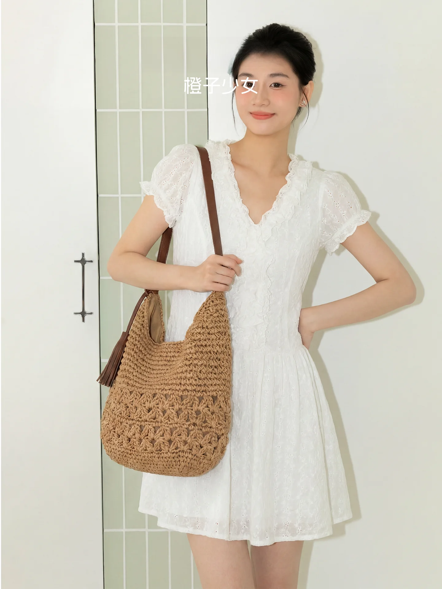 

Beach Vacation Large Capacity Straw Woven Shoulder Tote Bag Orange Girl 2026 Summer New Style Casual Bucket Shape Basket