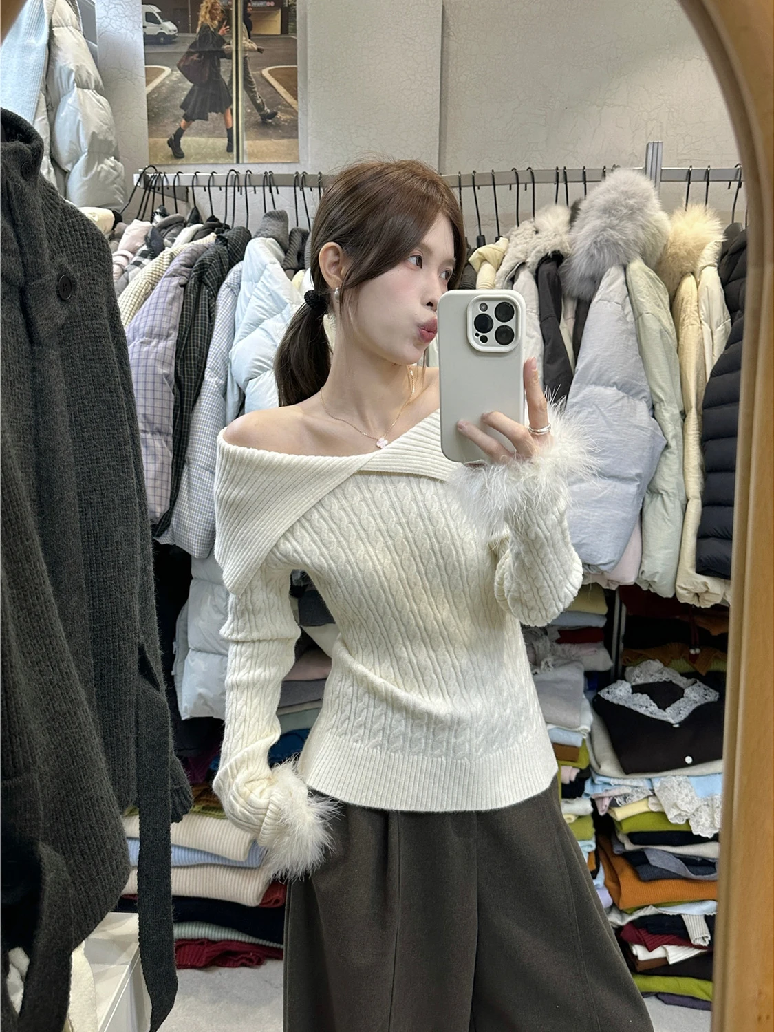 

Корейская мягкая трикотажная длинная кофта-свитер для женщин, новая зимняя модная базовая одежда, внутренний слой, меховая кофта-свитер с отложным воротником...