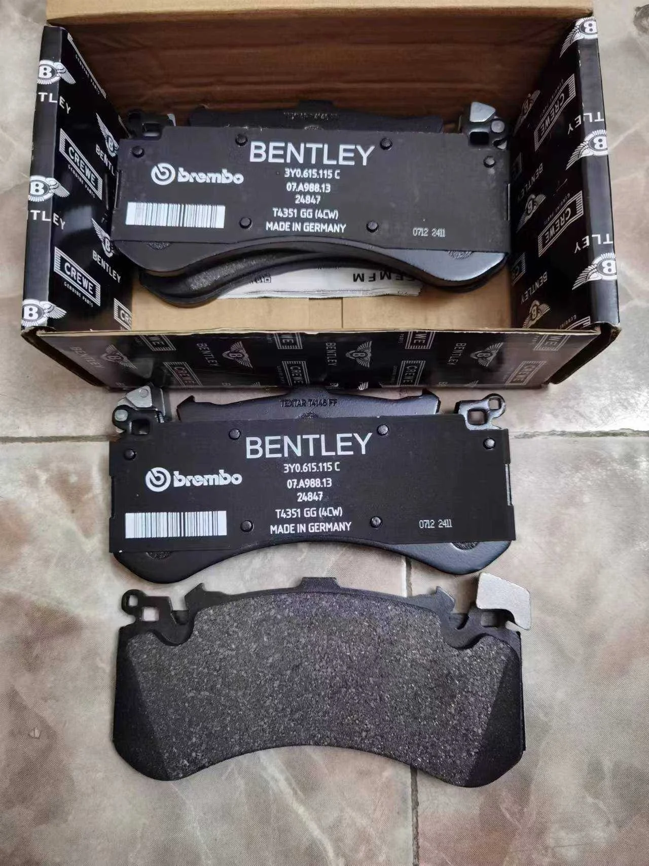 3Y0698151 وسادات الكسر لسيارة بنتلي مولسان (2010+)