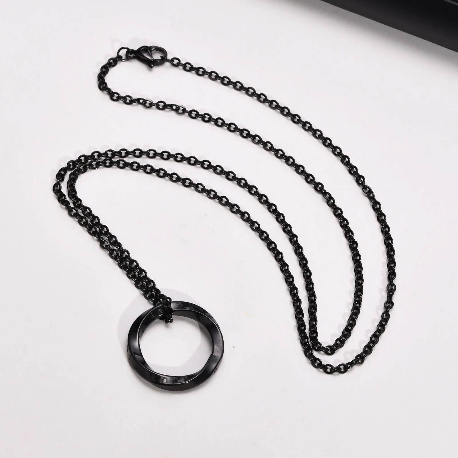 Nordische Wikinger-Anhänger-Halsketten für Männer und Frauen, gedrehter Edelstahl-Schmuck, Dreieck-Charm, geometrischer Kragen, Party-Geschenk – Detail 8