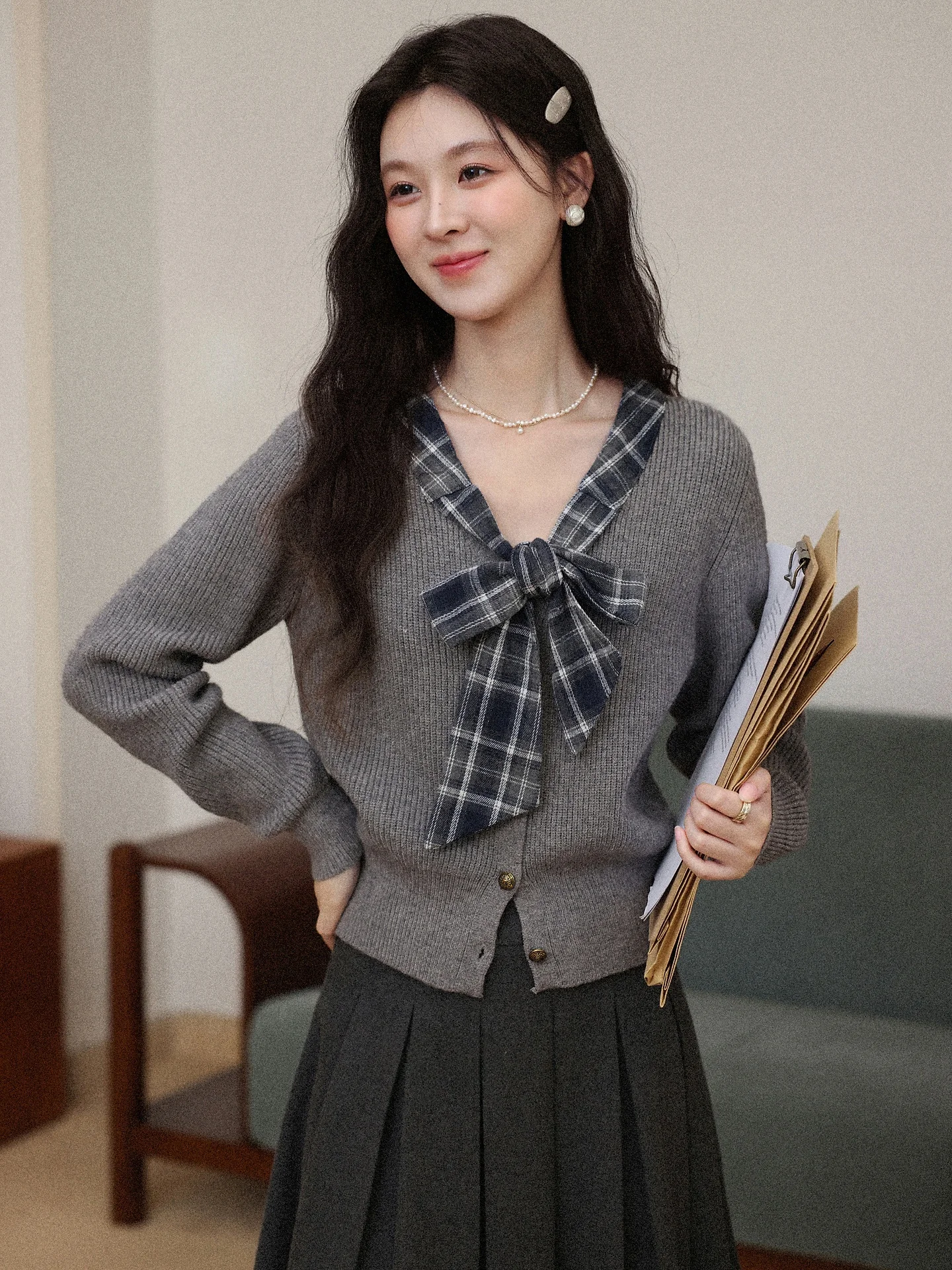 

Женский свитер с длинным рукавом и бантом, зимний, приталенный, с V-образным вырезом, однотонный, для повседневной носки, тонкий, стандартного кроя