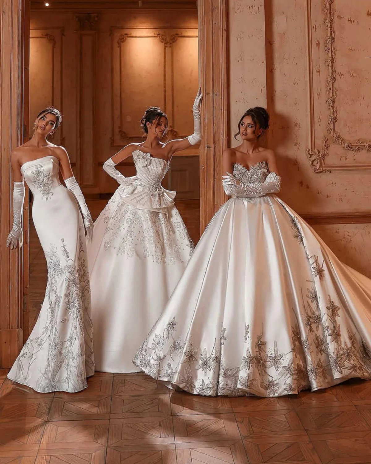

Customized Wedding Dresses Ball Gown Crystals Appliques Embroidery Sleeveless Sweep Train Bridal Gowns Vestido De Novia