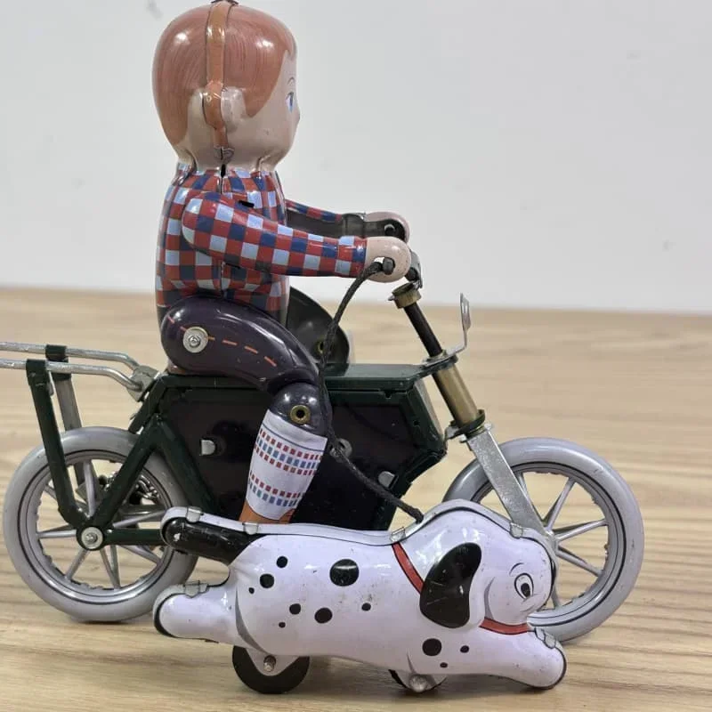 [Fun] Adult Collection Retro Wind up toy Metal Tin The boy walk the dog by bike motorcycle Clockwork toy figures model kids gift