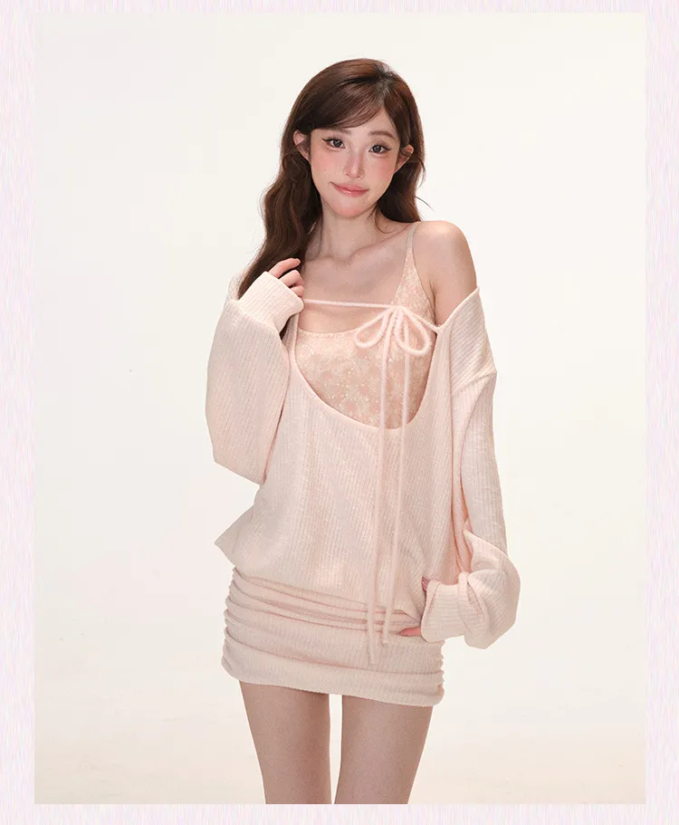 Ensemble deux pièces rose blush, robe mini en tricot côtelé à col bénitier et épaules dénudées avec haut camisole à sequins, ensemble coordonné superposé, doux, sexy, tendance