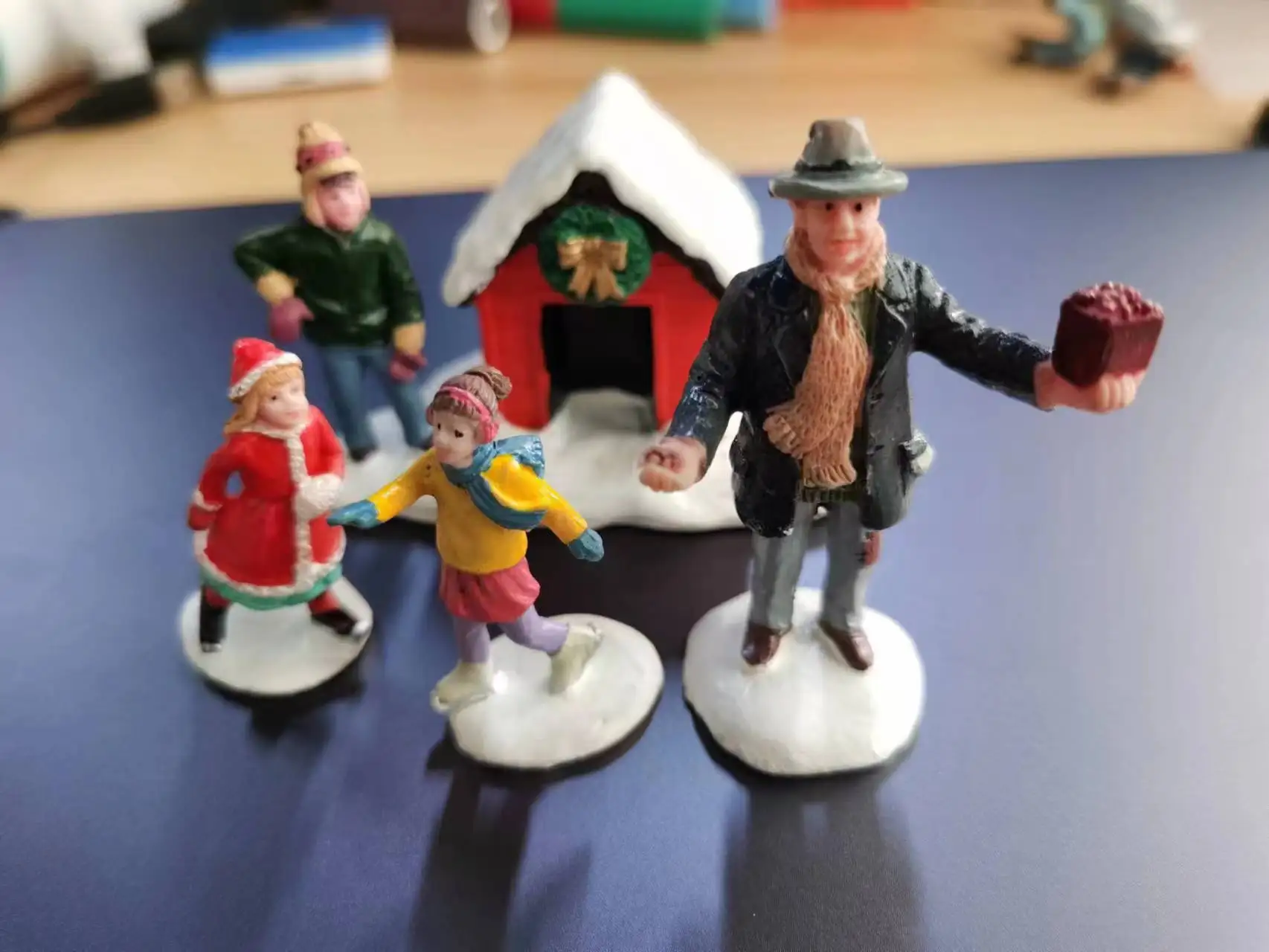 resin figure mental psychological sand table game box court therapy winter  set  4pcs/set