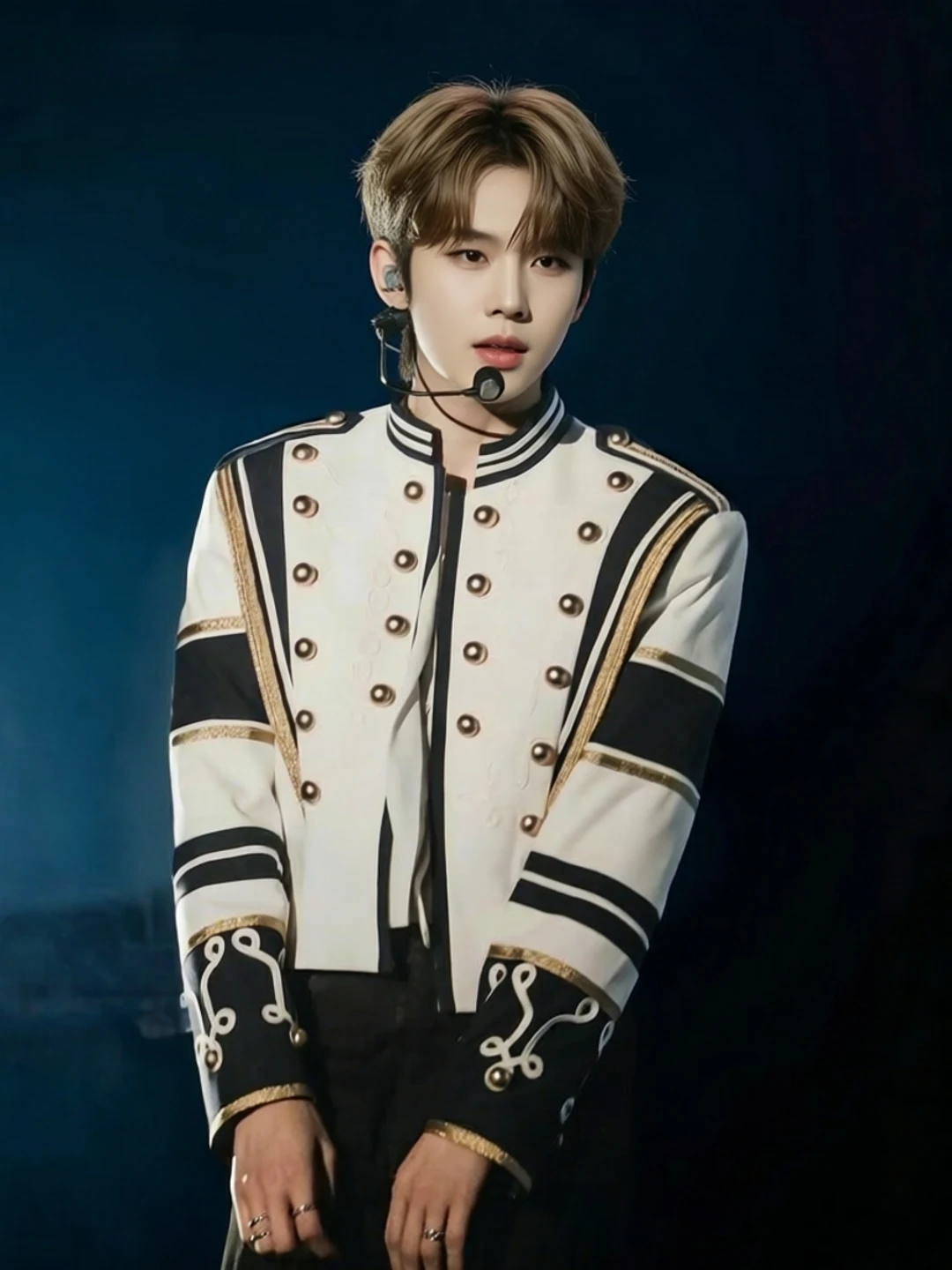 Retro Patchwork Color Stand Collar Men's Suit Teenage Performance Stage Costume Metal Button Decorated White Group Dance Outfit
