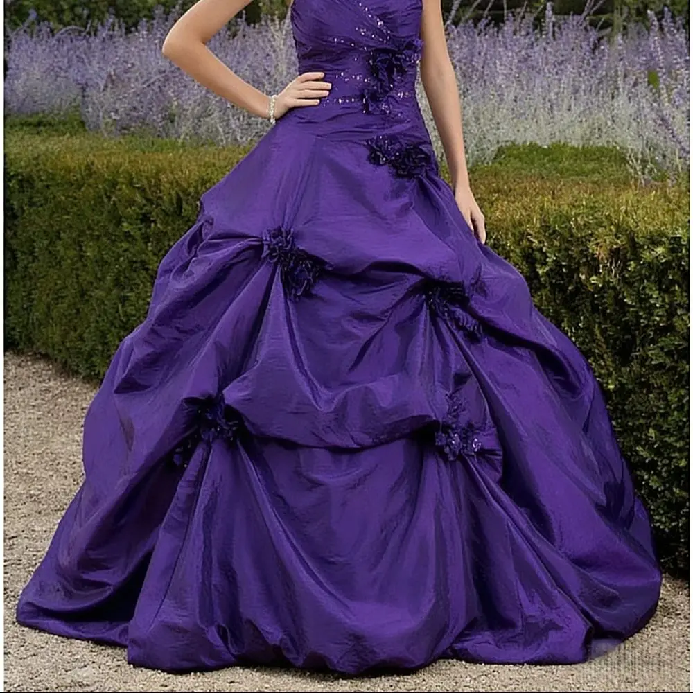 Robe de mariée gothique violette, asymétrique épaule dénudée, en taffetas froncé, robe de bal, avec des Appliques de fleurs et des perles, personnalisée