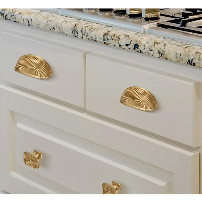Gold Furniture Handles Light Luxury Door Knobs Wardrobe Pulls Shell Shape Cabinet Hardware Zinc Alloy Dresser Handle Knob