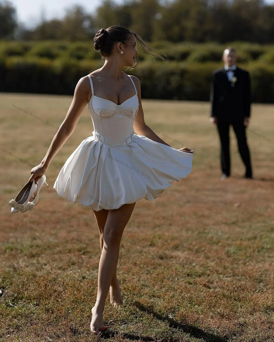 Perles blanches une ligne courte Mini femmes Robe de mariée Sexy sans manches rayure Satin Robe de soirée de mariée plage Boho Robe personnalisée