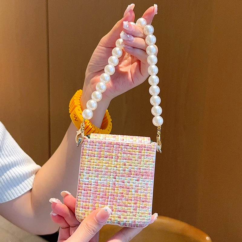 

Luxury Woven Pattern Hinge Protection Phone Cover for Moto Razr 50 60 Ultra 60 Pro Case with Pearl Bracelet