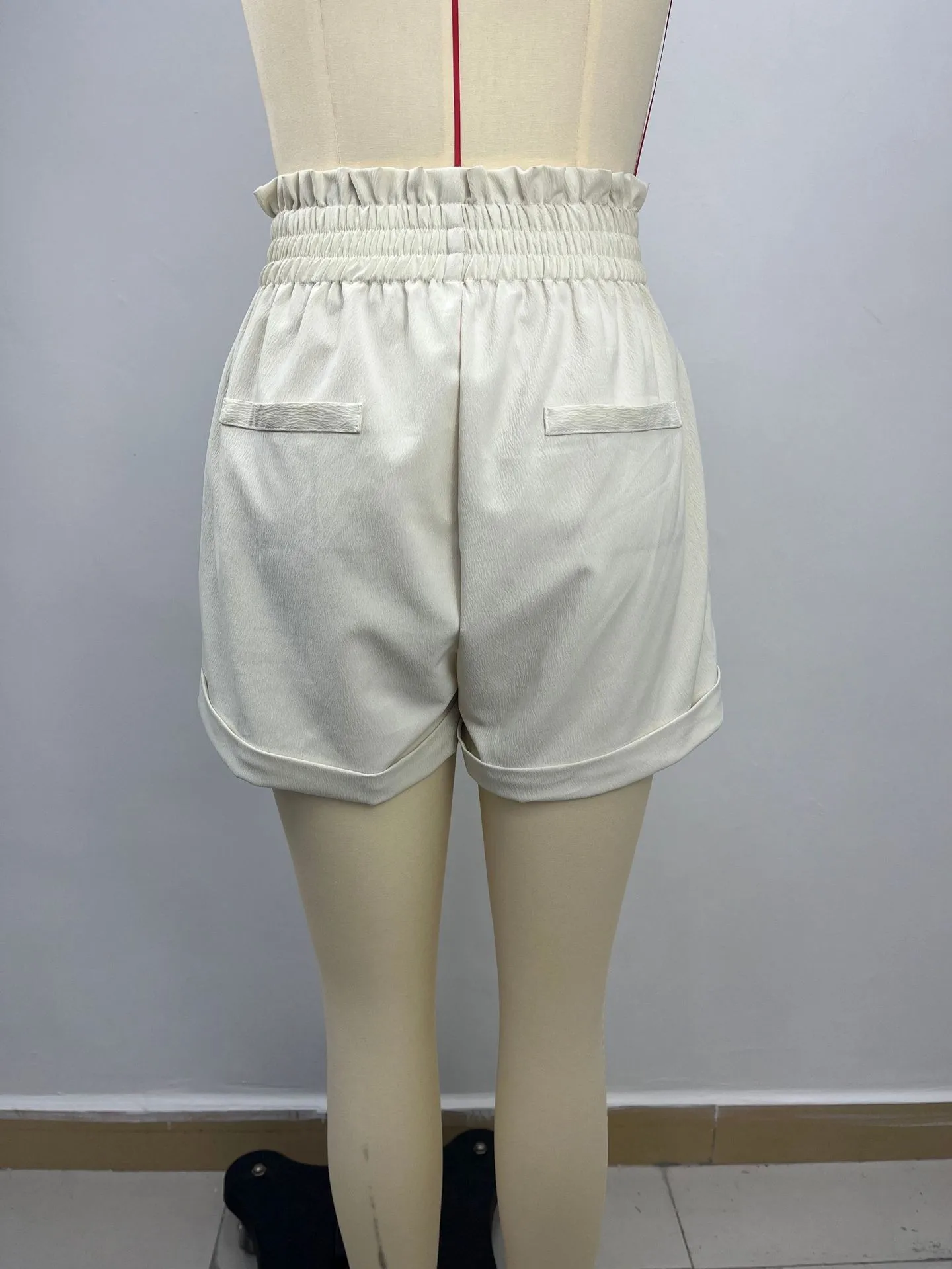 Women's Solid Color Elastic Waist Straight Leg Capri Shorts with Button Zipper Pockets for Travel Camping Streetwear Everyday