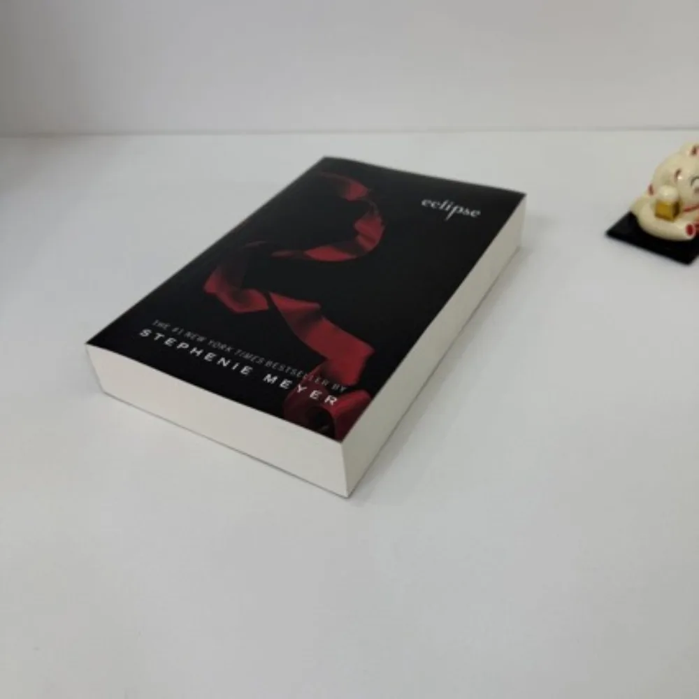 الكسوف بواسطة ستيفيني ماير The Twilight Saga Book 3 Vampire-Werewolf Alliance Bella's Final Choice ملحمة خارقة للطبيعة الرومانسية #2