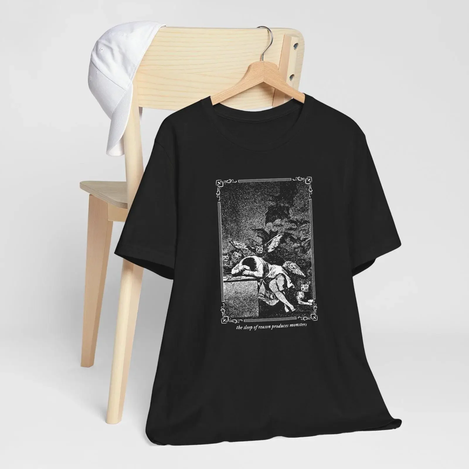 Camiseta de Filosofía Gótica 'El Sueño de la Razón Produce Monstruos' con Arte de Francisco Goya, Estilo Bataille, Ropa Vintage Lavada