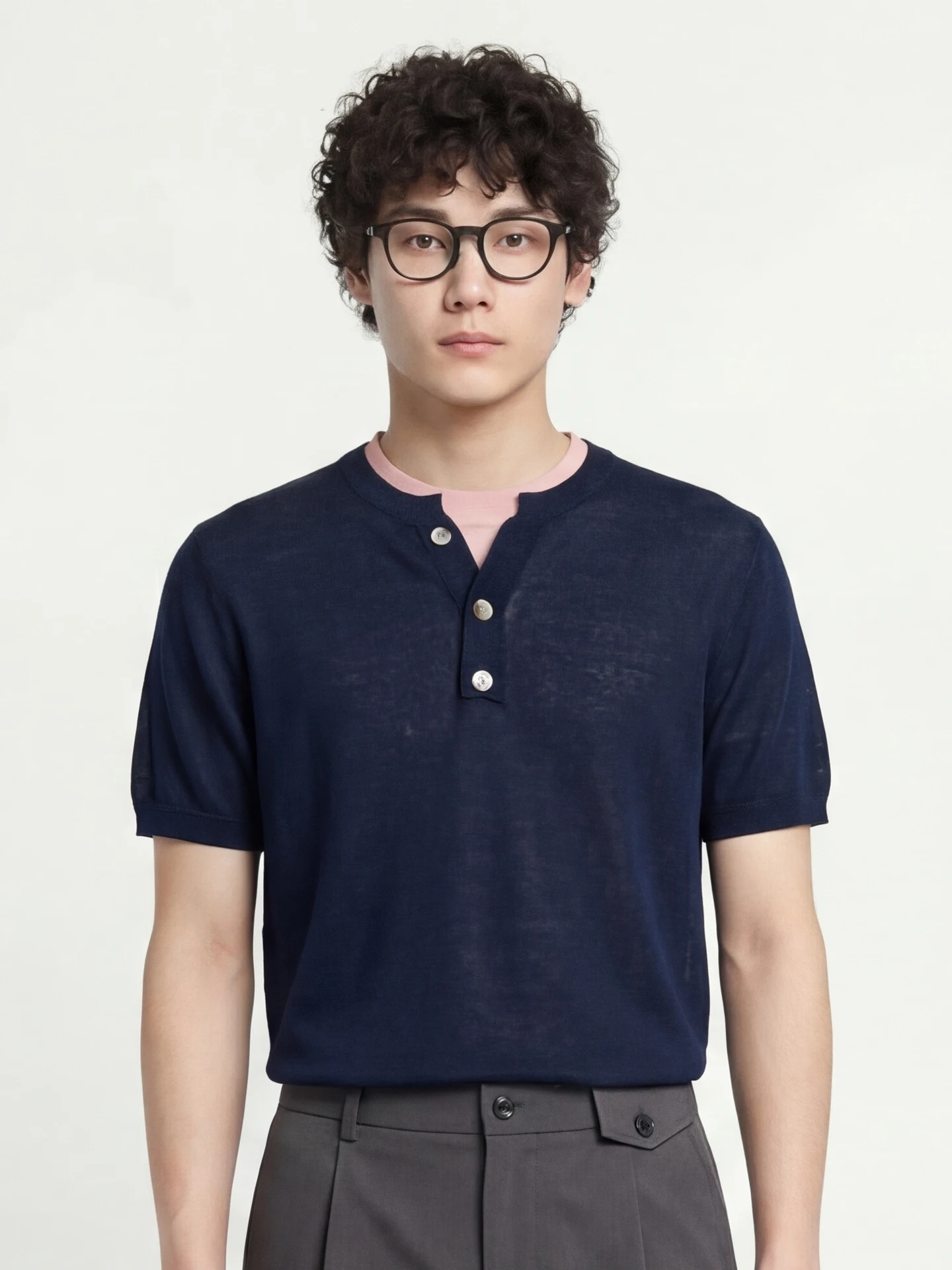 completo-di-t-shirt-e-pantaloncini-a-contrasto-con-cintura-collezione-estate-2026-origine-cinese-outfit-alla-moda-con-cintura