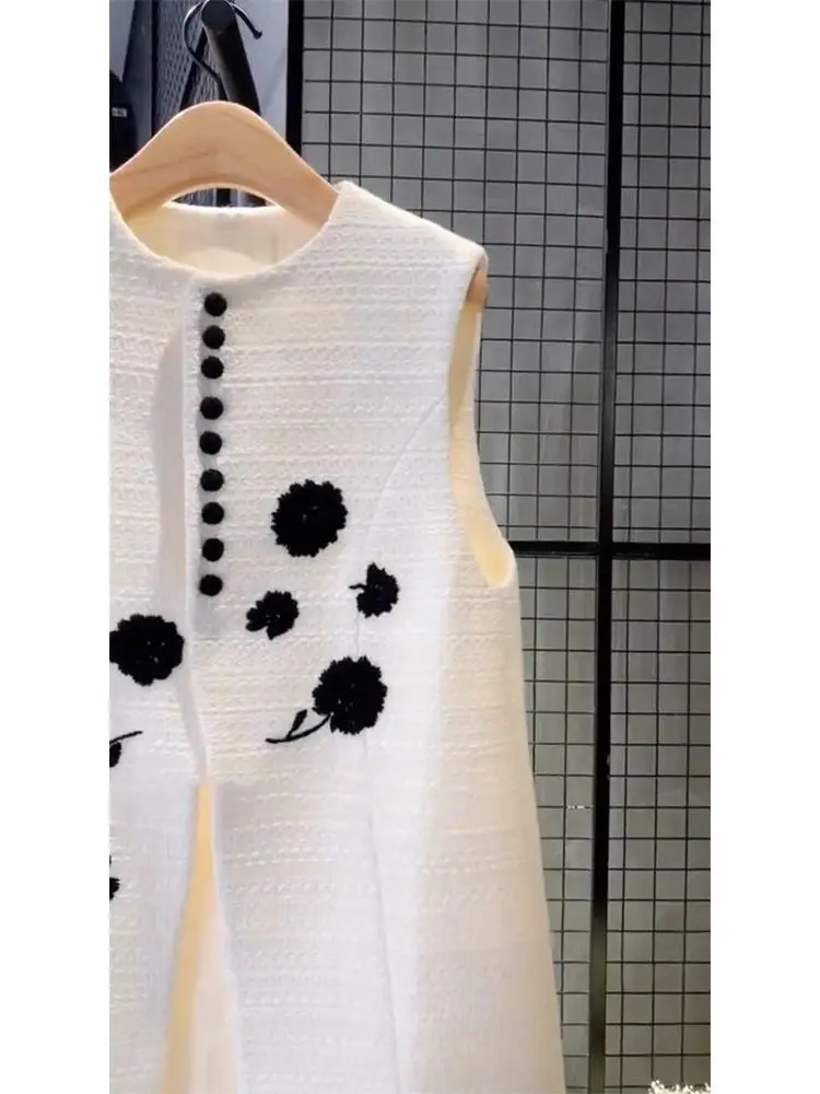Fashionable Design Sense White Sleeveless Embroidered Flower Vest Jacket Women's Spring New Round Neck Top