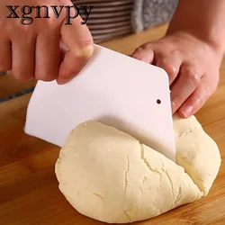 xgnvpy 1Pc Useful Curved Cream Spatula DIY Pastry Cutter Fondant Tool Dough Scraper Cake Cutter Baking Pastry Accessory