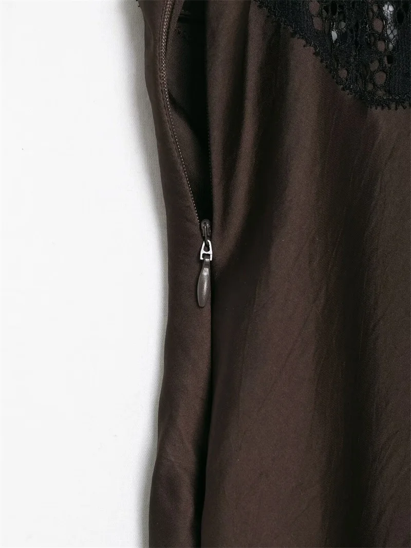 Vestido feminino 2025 inverno novo estilo, vestido longo assimétrico de cetim marrom avermelhado com acabamento em renda e alças moda exclusiva