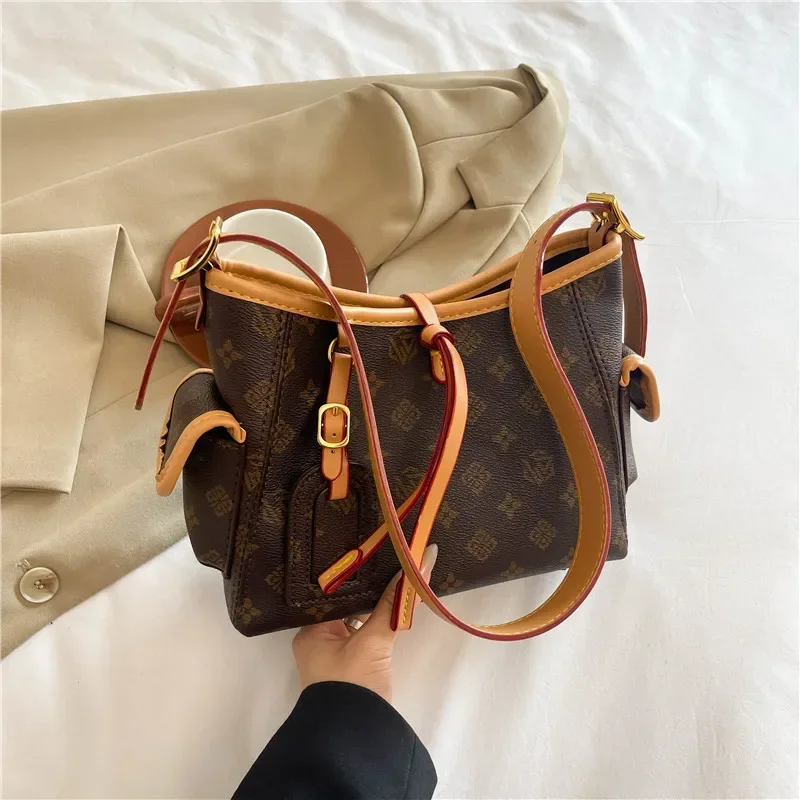 

Large Capacity Armpit Tote 2025 Trendy Women's New Shoulder Crossbody Commute Bag