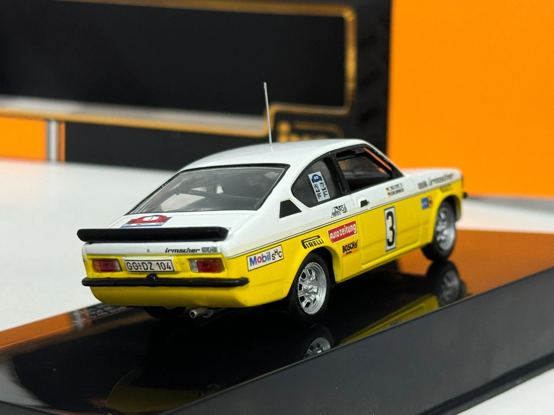 صندوق متصدع دييكاست IXO بمقياس 1/43 أوبل كاديت GT/E Gr.1 # 3 نموذج سيارة مصنوع من خليط معدني لعبة هدية تذكارية لعرض الحلي