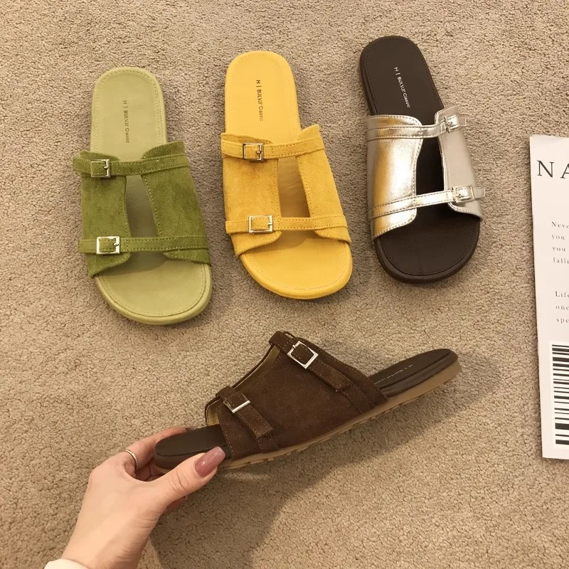 

Женские тапочки на плоской подошве с двойной пряжкой, летняя обувь, новинка 2024, повседневные сандалии на резиновой подошве, модные женские тапочки