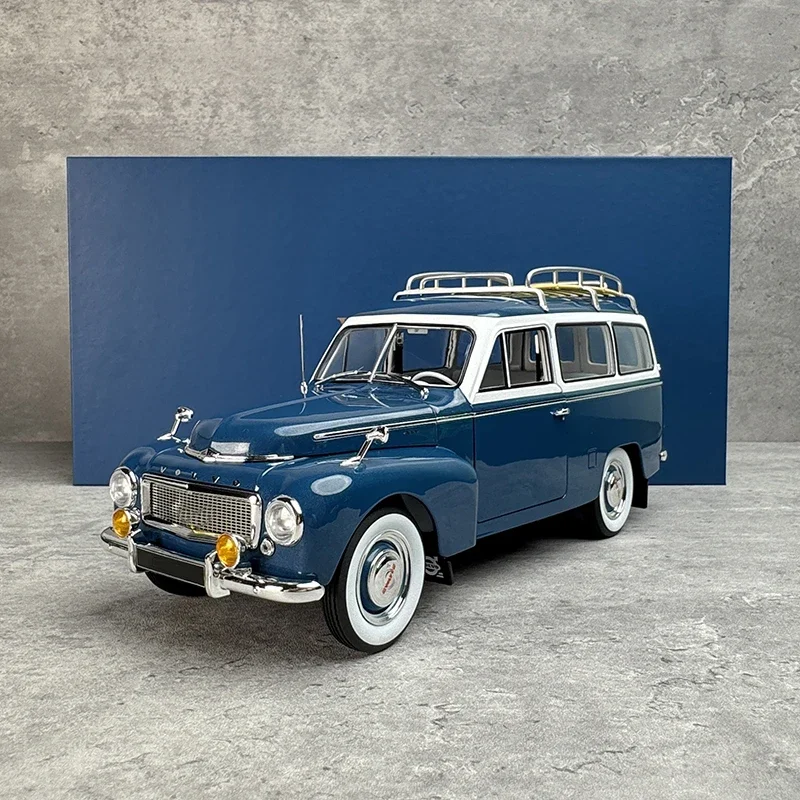 

1/18 for PV445 Duett Vintage Car Simulation Alloy Car Model Collection Ornament