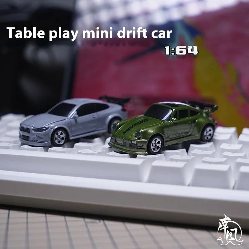 2025 Nowy 1/64 Rc Samochód Pulpit Zdalnie sterowany Samochód Zabawka Kaskaderska Zdalnie sterowany Drift Samochód Rc Mini Racing 2.4g Symulacja Zabawka Model Gif