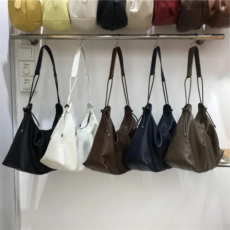 

2025 Новая модная нишевая корейская мягкая кожаная сумка для отдыха, большая вместительная портативная сумка-мессенджер на плечо