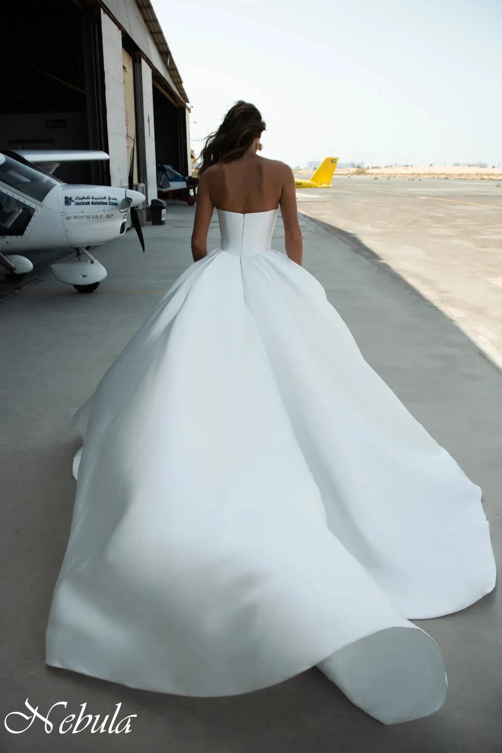 تخصيص فساتين الزفاف الساتان الأبيض النقي أنيقة الحبيب أكمام فساتين الزفاف الرسمية ألف خط قطار مصلى مساء اللباس