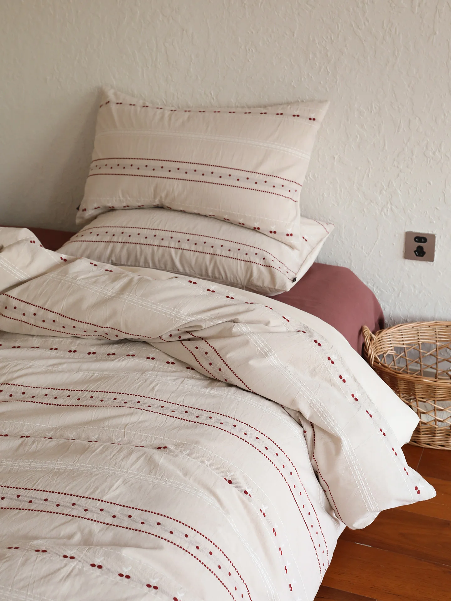 

Warm Pure Cotton Cherry Colored Weave Texture Bedding Set Autumn Winter Four Piece Bedding Set Floral Patterned Cotton Sheets